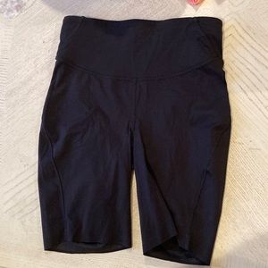 Lululemon black base pace 8 inch
